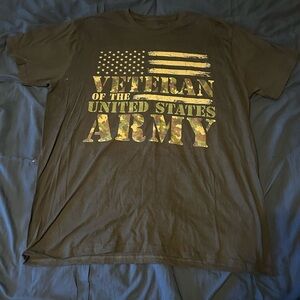 Gildan Veteran of the United States Army T-Shirt - Black and Gold